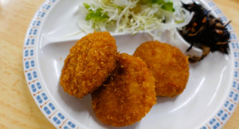【JSCめし】揚げたての香ばしさ!！チキンカツ定食